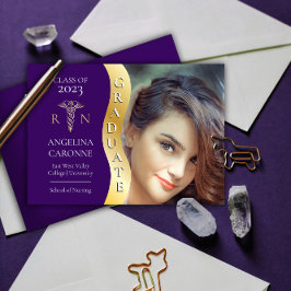 Anuncio Grado de Enfermería RN Graduado de Ola de Oro Púrp