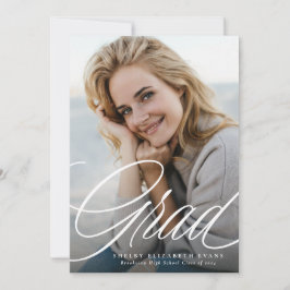 Anuncio Grado simple y elegante de guión de una graduación