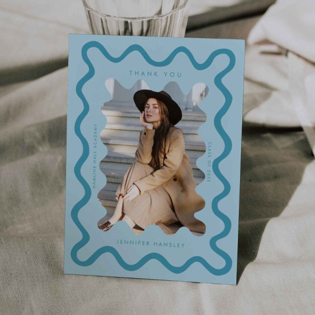 Anuncio Graduación de cuadro ondulado azul chillón gracias (Subido por el creador)