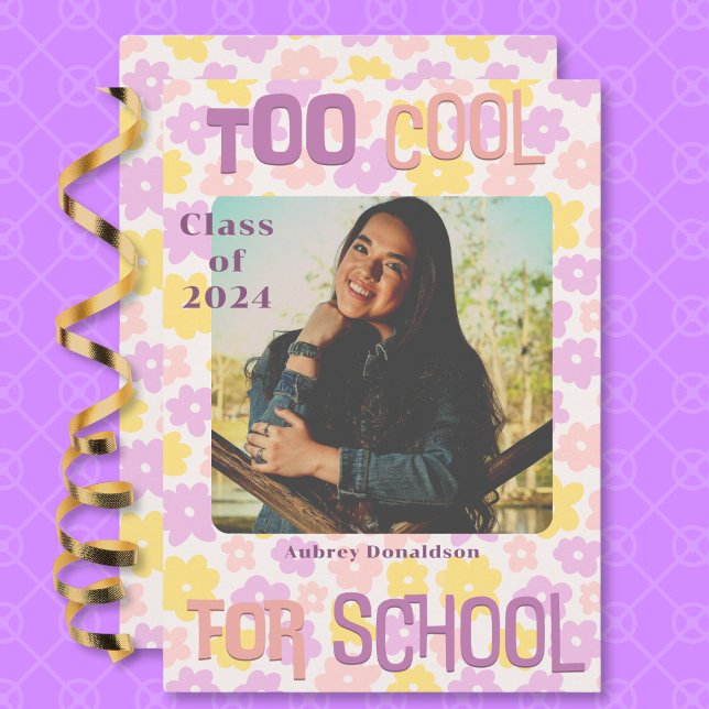 Anuncio Graduación de Floral Púrpura Amarilla Retro Groovy (Retro Groovy Pink Yellow Purple Floral Graduation Announcement)