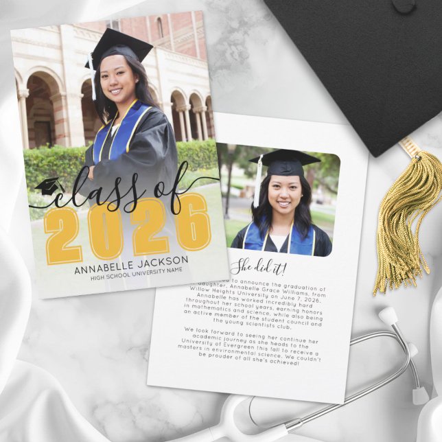 Anuncio Graduación de foto de grado simple de escritura de (Simple Gold Script Graduate Photo Graduation Announcement)