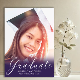Anuncio Graduación de fotografía de caligrafía blanca púrp