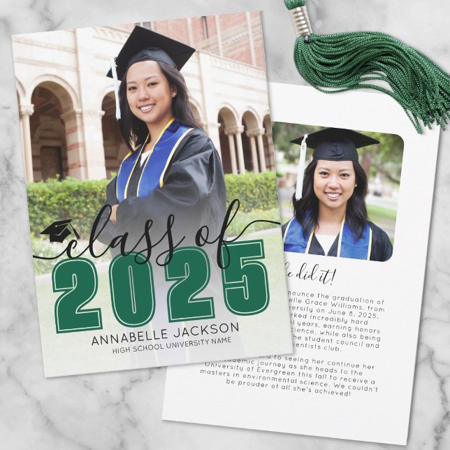 Anuncio Graduación de fotografía de escritura verde simple (Simple Green Script Graduate Photo Graduation Announcement)