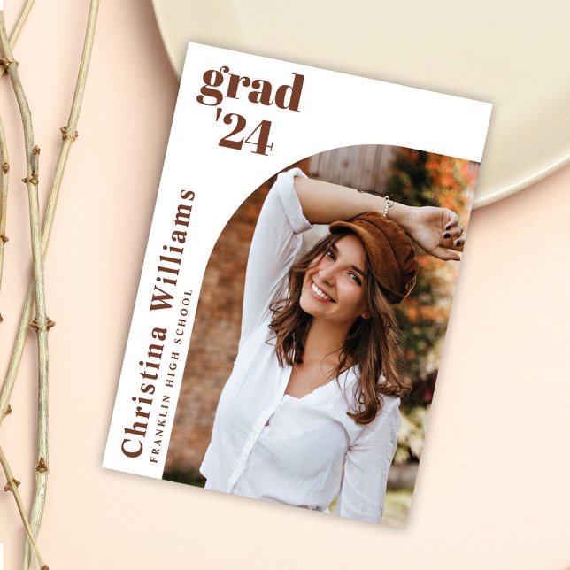 Anuncio Graduación de fotografía neutra elegante y graduad (Modern Elegant Neutral Arch Photo Graduation Announcement)