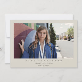 Anuncio Graduación de fotografía simple y moderna beige
