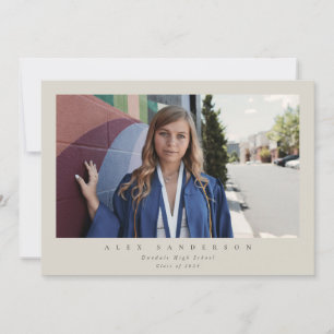 Anuncio Graduación de fotografía simple y moderna beige