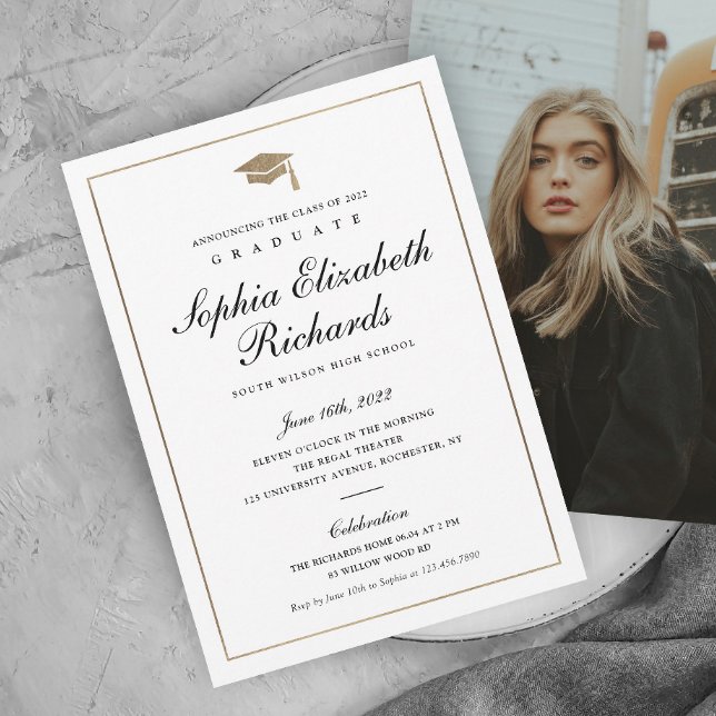 Anuncio Graduación de fotos de oro de guión clásico (Elegant calligraphy black, white and gold photo graduation announcement.)