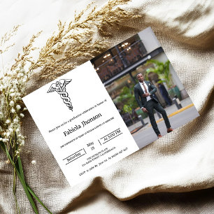 Anuncio graduación de la escuela de medicina moderna