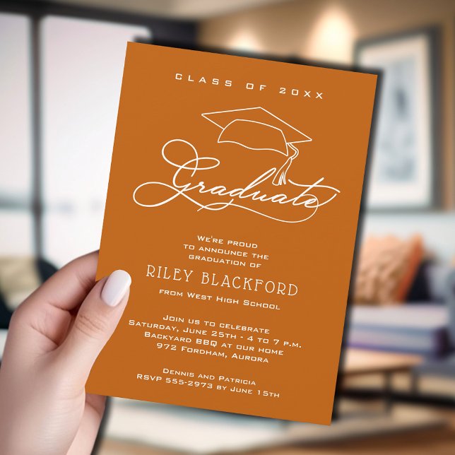 Anuncio Graduación de Naranja de guión de graduado quemado (Burnt orange graduation announcement cards feature your details in chic white lettering.)