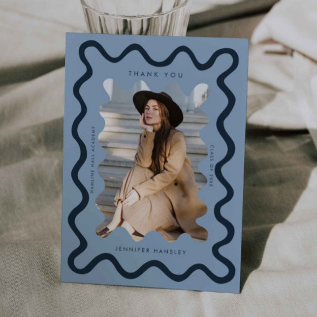 Anuncio Graduación de tramas ondeadas de marea azul marino (Subido por el creador)