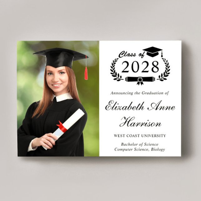 Anuncio Graduación Elegante de la Escuela de Fotografía po (Cherish the milestone: share your graduate's achievement with a custom photo graduation announcement)
