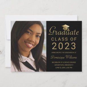 Anuncio Graduación Foto Black Gold Grad Cap Script 2023