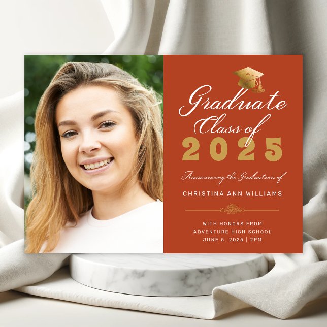 Anuncio Graduación Foto Naranja Gold Script Clase de 2024 (Elegant Orange Photo Graduation Announcement with Gold and White Typography)