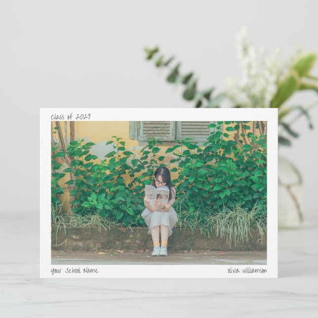 Anuncio Graduación minimalista de fotografía de graduado a (Anverso de pie)