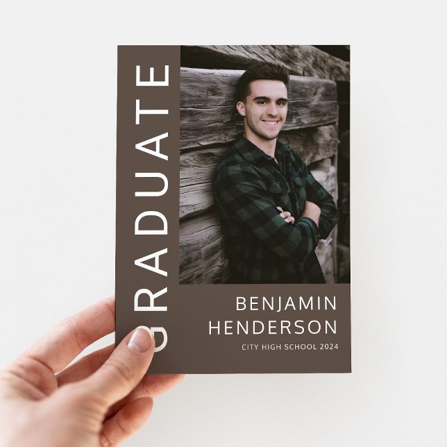 Anuncio Graduación minimalista de Photo Boy (Minimalist Photo Boy Graduation Announcement Card.)