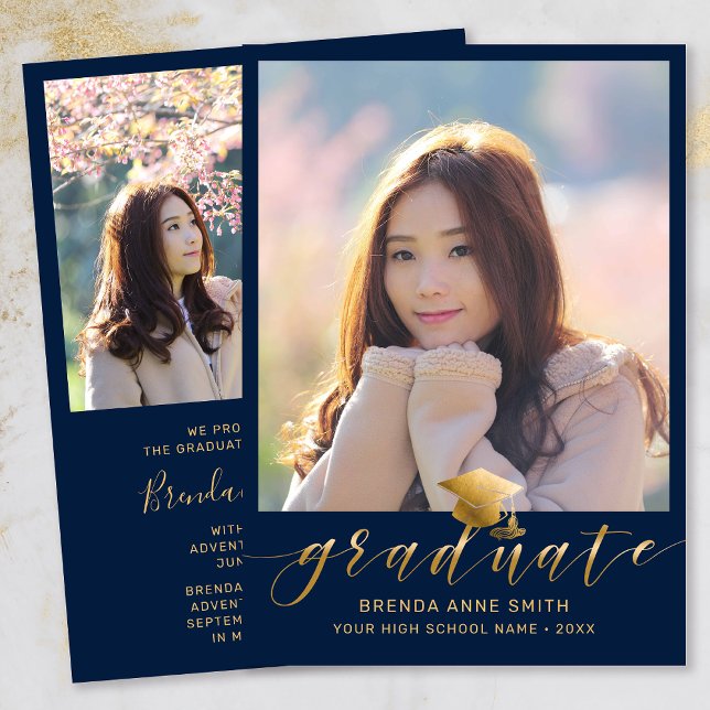 Anuncio Graduación moderna 2 foto de la marina de la capa  (Modern Two Photo Gold Script on Navy Blue Graduation Announcement)