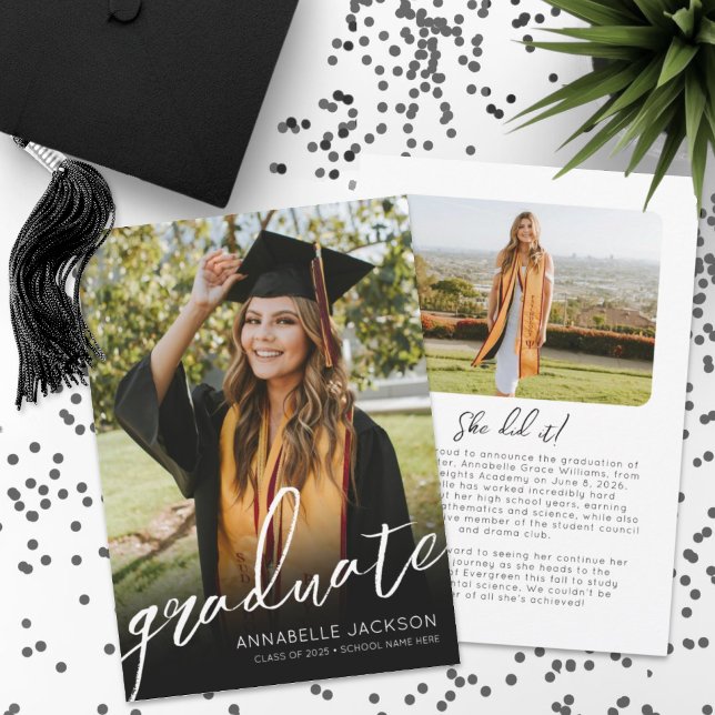 Anuncio Graduación simple de foto de graduado de script (Script Graduate Simple Photo Graduation Announcement )