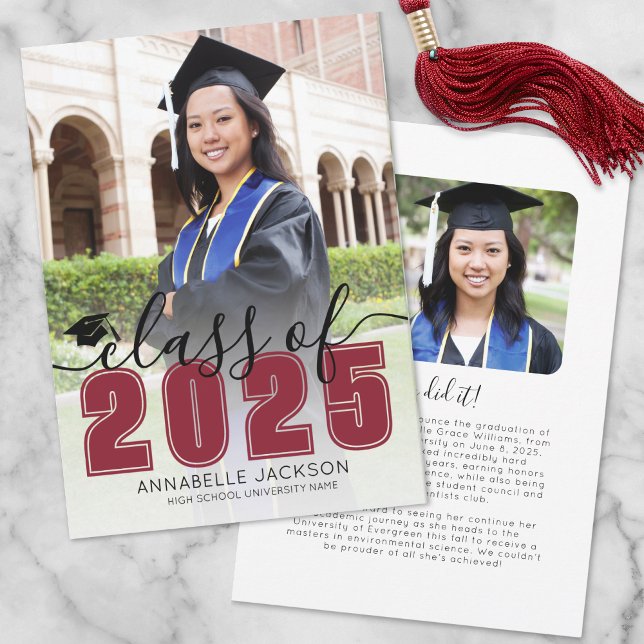 Anuncio Graduación simple de fotos de escritura roja (Simple Red Script Graduate Photo Graduation Announcement )