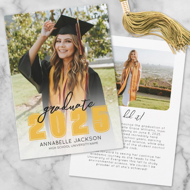 Anuncio Graduación simple de oro de grado 2025 (Simple Class 2025 Graduate Photo Gold Graduation Announcement)