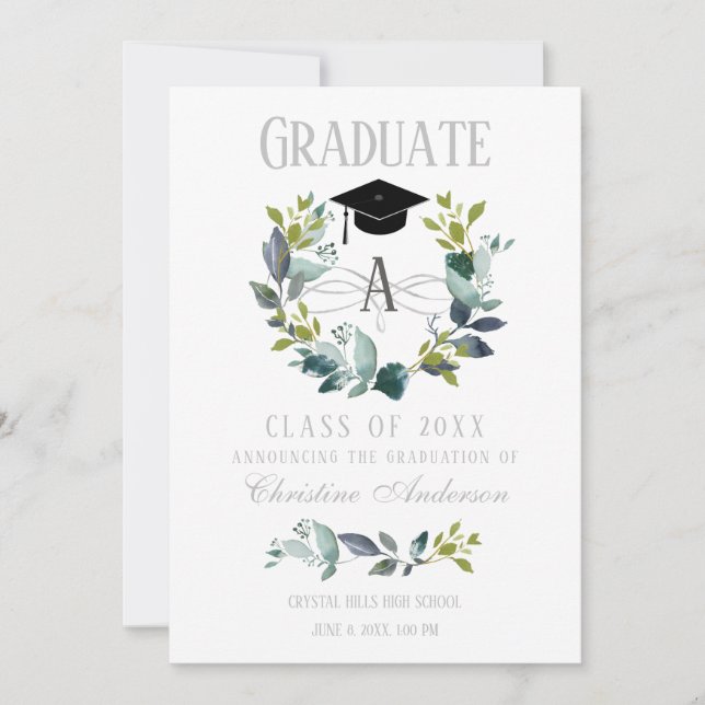 Anuncio Graduación Verdor Wreath Monograma Negro Grad Cap (Anverso)