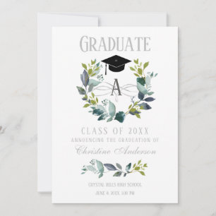 Anuncio Graduación Verdor Wreath Monograma Negro Grad Cap