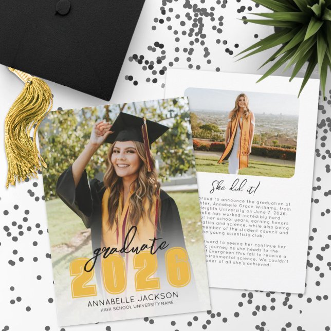 Anuncio Graduado de la clase de 2026 Foto Oro Graduación (Simple Class 2026 Graduate Photo Gold Graduation Announcement)