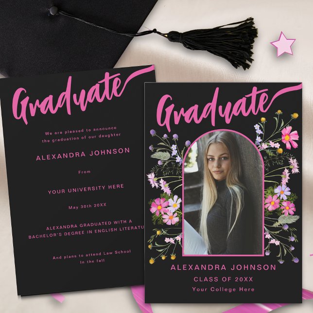 Anuncio Graduado floral moderno foto manuscrito rosado neg (Wildflower boho arch graduate photo archive black and hot pink script Graduation announcement card)