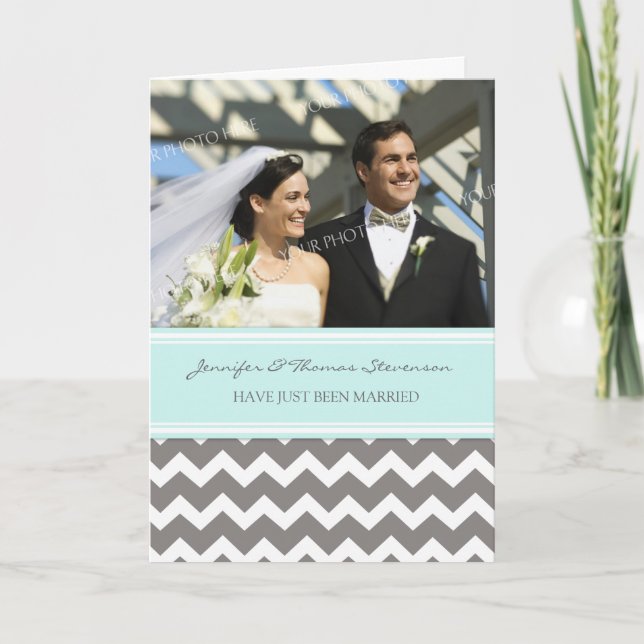 Anuncio Gray Aqua Chevron se acaba de casar con la Invitac (Anverso)