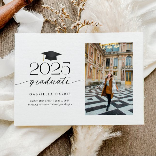 Anuncio Guión blanco y negro moderno 1 Graduación de fotos (Modern Black and White Script 1 Photo Graduation Announcement)