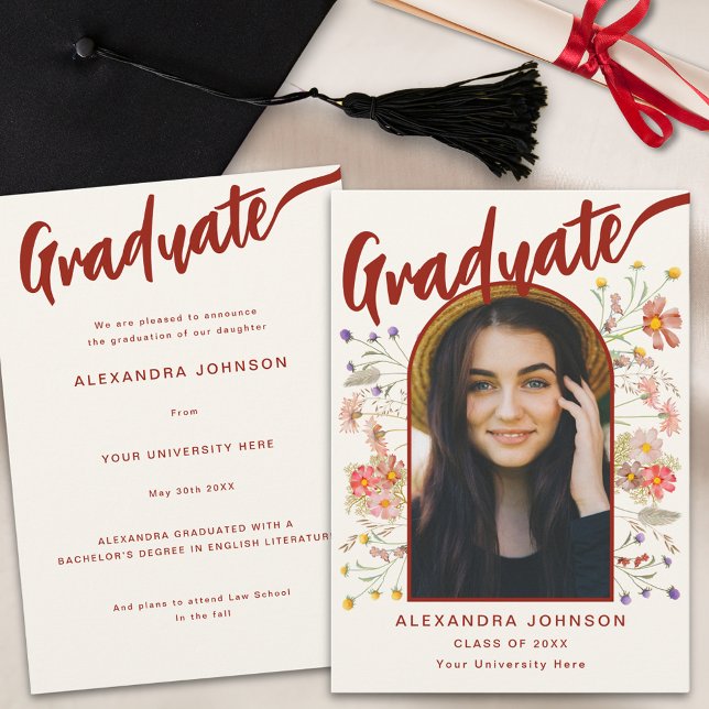 Anuncio Guión elegante de foto de graduado de Boho Wildflo (Boho wildflower arch graduate photo stylish burnt orange calligraphy graduation announcement card)