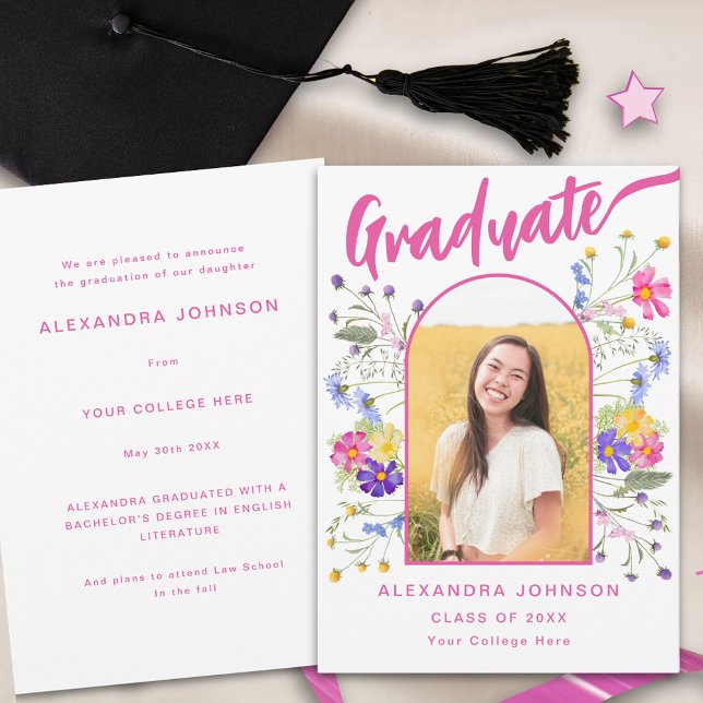 Anuncio Guión rosado del arco de la foto de graduados de f (Wildflower graduate photo arch modern hot pink script graduation announcement card)