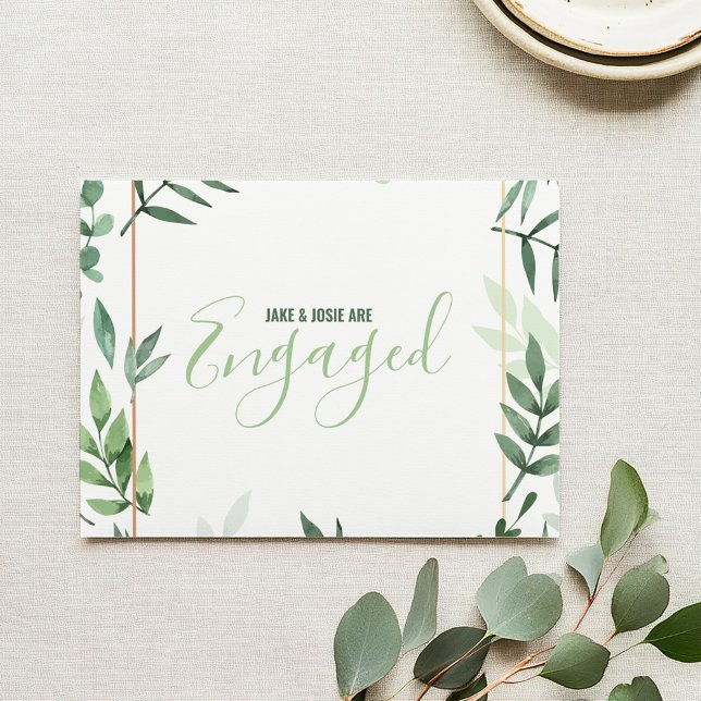 Anuncio Hojas verdes, borde dorado, fiesta comprometido (Green Leaves Engaged Announcement Party Card. Elegant watercolor style green foliage)