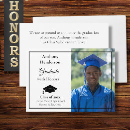Anuncio Honors Graduation Announcement Black Cap and Photo