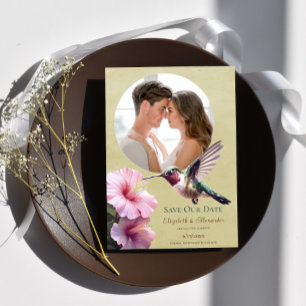 Anuncio Hummingbird e Hibiscus Photo Save the Date Yellow