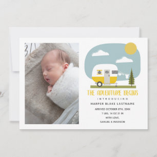 Anuncio La aventura comienza con el bebé de camper amarill