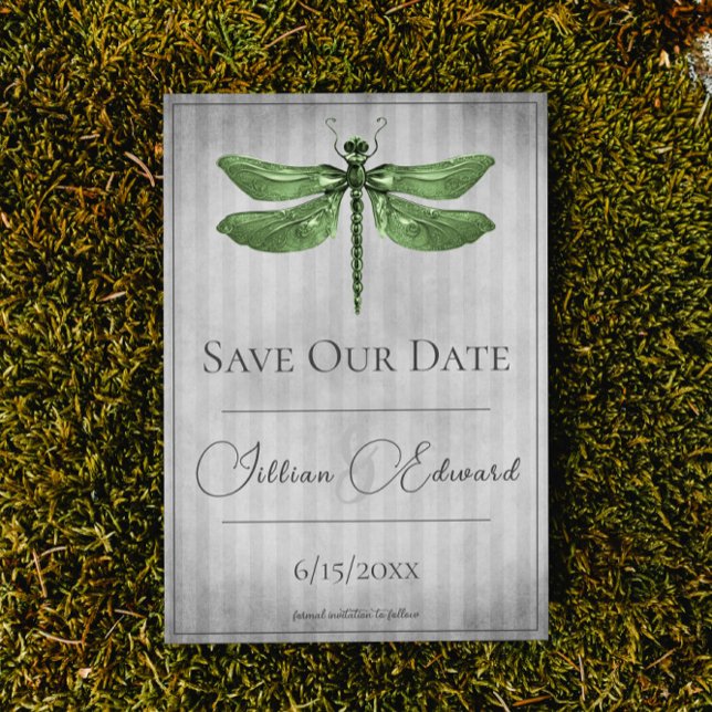 Anuncio La libélula verde yodada salva la fecha (Green Jeweled Dragonfly Save the Date Wedding Announcement)