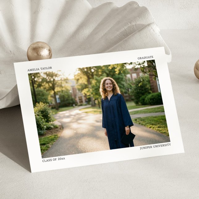 Anuncio Landscape Editorial Photo Minimalist Graduate 2026 (Subido por el creador)