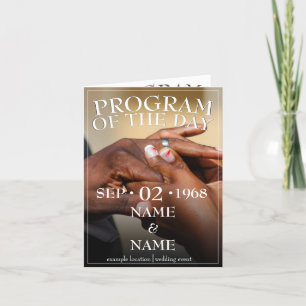 Anuncio Manos de una pareja de recién casados con un anill