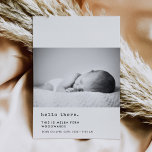 Anuncio Máquina de escribir minimalista Hola recién nacido<br><div class="desc">Diseño minimalista y escritura de máquina de escribir: una tarjeta fotográfica moderna perfecta para anunciar el nacimiento de su recién nacido al mundo. Personalizable completo con la foto,  nombre,  estadísticas de nacimiento y otros detalles de su bebé. Colores y fondo editables.</div>