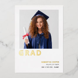 Anuncio minimalista de graduación con lámina de or