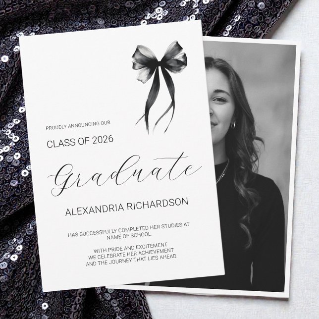 Anuncio Modern Black and White Simple Bow Photo Graduation (Modern Black and White Simple Bow Photo Graduation Announcement)