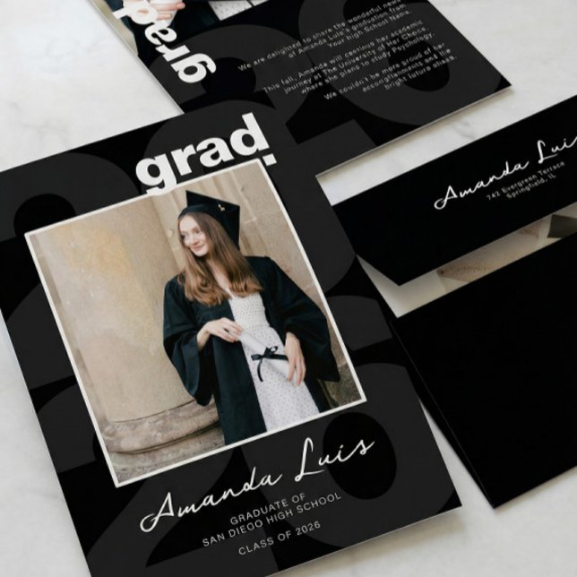 Anuncio Modern Minimalist Black Graduation Photo Collage (Subido por el creador)