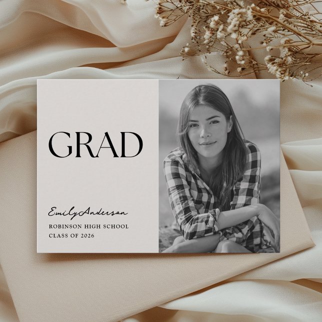 Anuncio Modern Minimalist Graduation Photo Announcement (Subido por el creador)