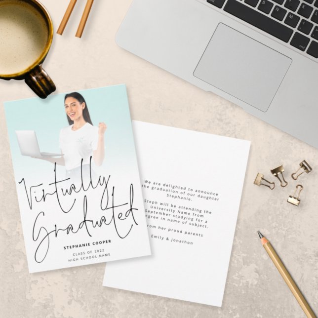 Anuncio Moderna Graduación De Fotos 2022 Prácticamente Gra (Subido por el creador)