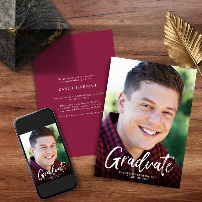 Anuncio Moderna graduación de fotos de maroon en Borgoña (Modern Burgundy Maroon Photo Graduation Announcement with Instant download)