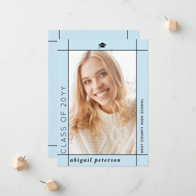Anuncio Moderno azul pálido Clase de graduación de 2025 (Anverso/Reverso In Situ)