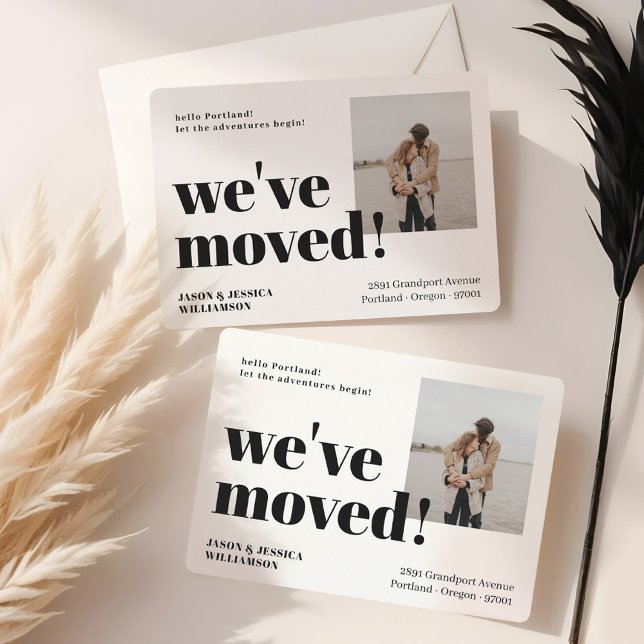 Anuncio ¡Nos hemos mudado! Black White Minimal Bold Typo P (We've Moved! Black White Minimal Bold Typo Photo Announcement)