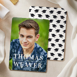 Anuncio Patrón simple de mayúsculas con nombre y graduació