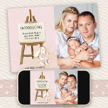 Anuncio Presentación de Easel & Bunny Photo Baby Baby Birt<br><div class="desc">Cute tarjeta de presentación de natalidad para bebé que puedes personalizar con tu foto favorita, nombre del bebé, estadísticas de nacimiento, etc. La plantilla de fotos está configurada para que agregue la imagen, que se muestra en formato vertical. Este diseño tiene un caballete de madera con la inscripción "Introducing ......</div>