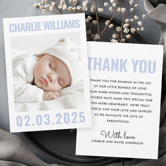 Anuncio Recién nacido blanco azul polvoriento moderno foto (Modern dusty blue white new baby photo birth announcement)